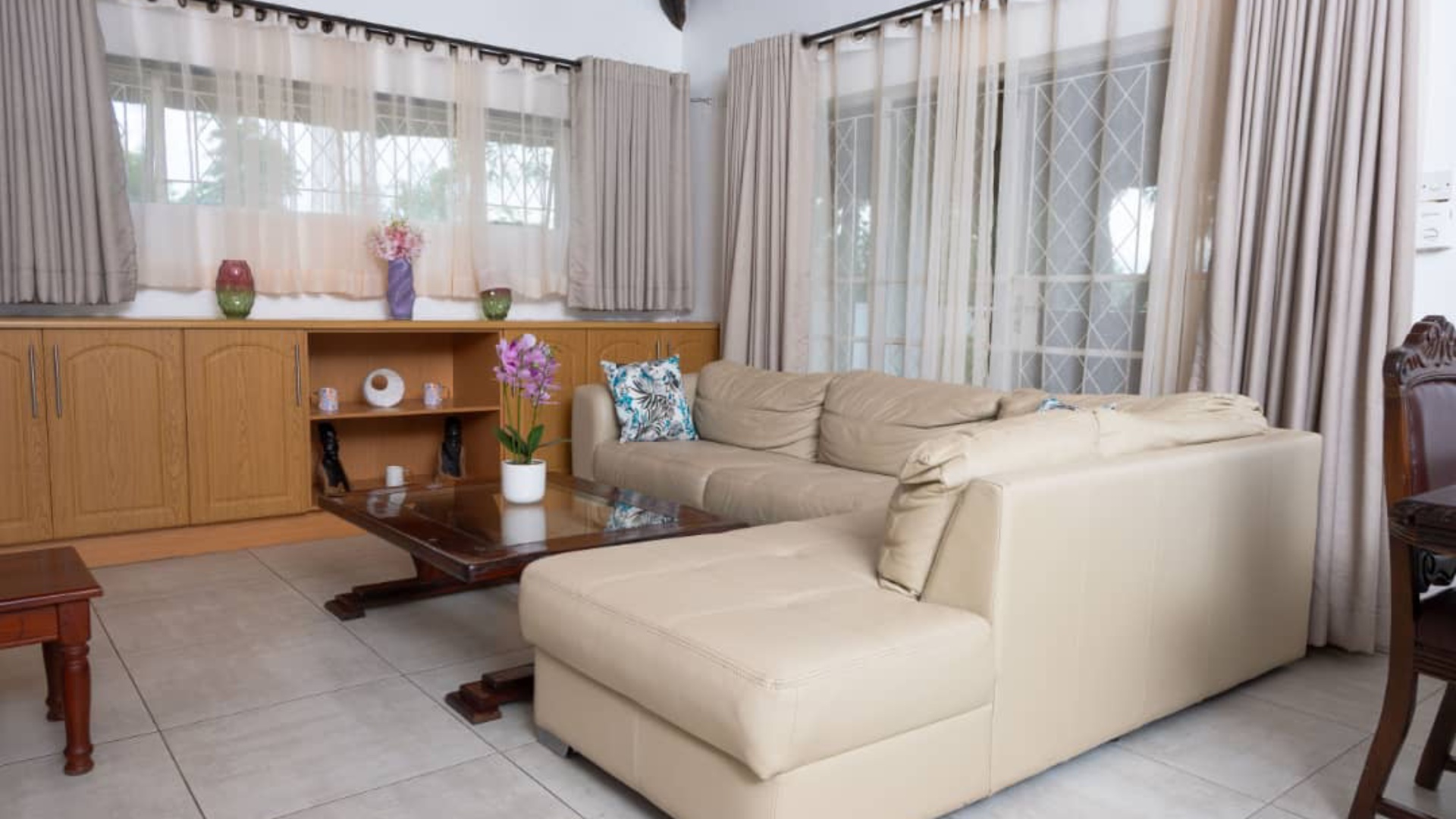 white_porch_white_thatch_04